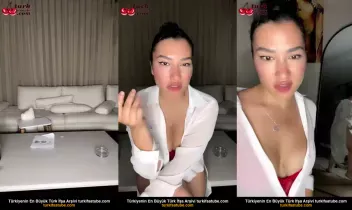 Üvey Abla Çıplak İç Çamaşırlarıyla Yayında